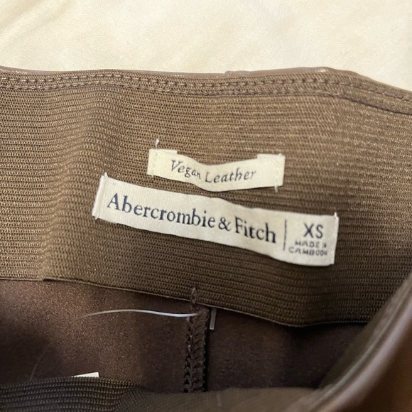 Abercrombie Curve Love Vegan Leather Split-Hem Flare Pants - Picture 3 of 4